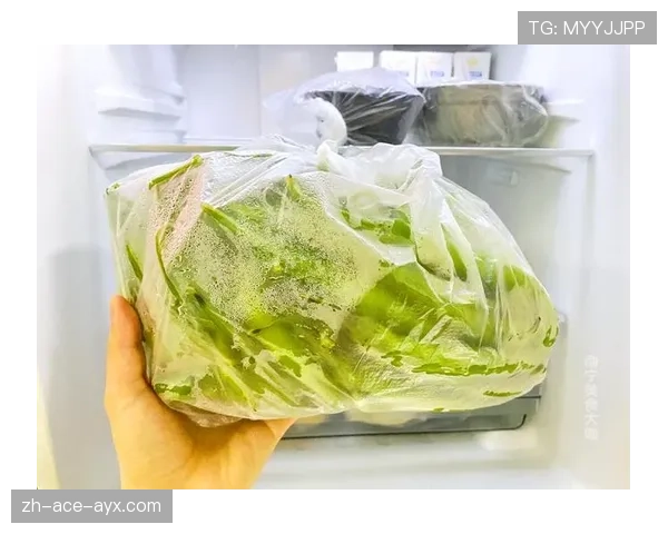 苏亚雷斯赛场像饿狼，街头却拎塑料袋买菜，差得也太离谱了吧
